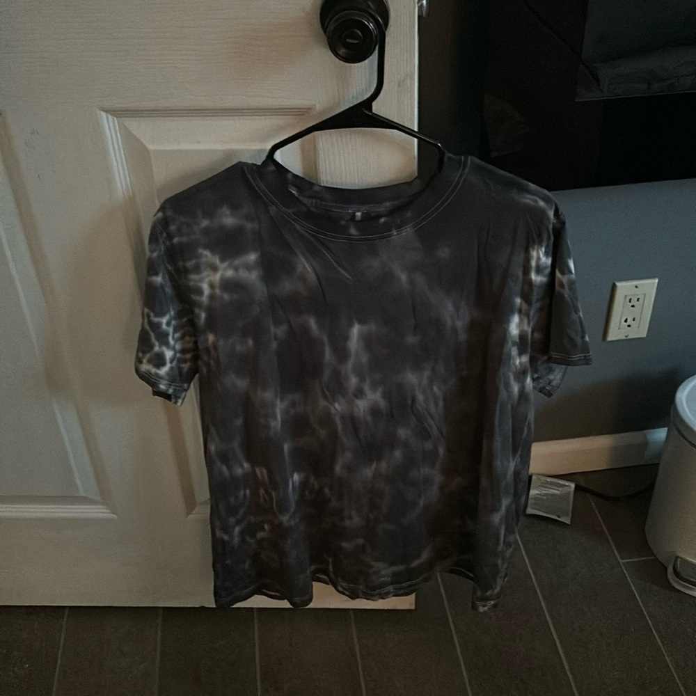 Lululemon Tee